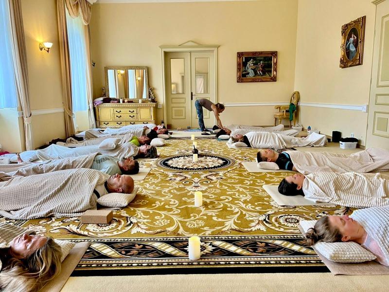 Autumn Castle Calm in Czechia: International Yoga & English Retreat with Wellness 25.-27.9.2026 - Image 4