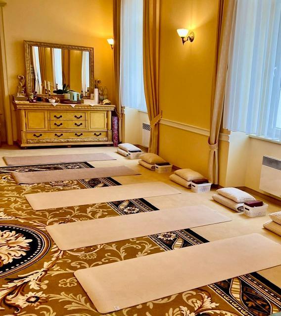 Autumn Castle Calm in Czechia: International Yoga & English Retreat with Wellness 25.-27.9.2026 - Image 6